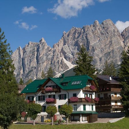Hotel Oasi Cortina d'Ampezzo Ngoại thất bức ảnh