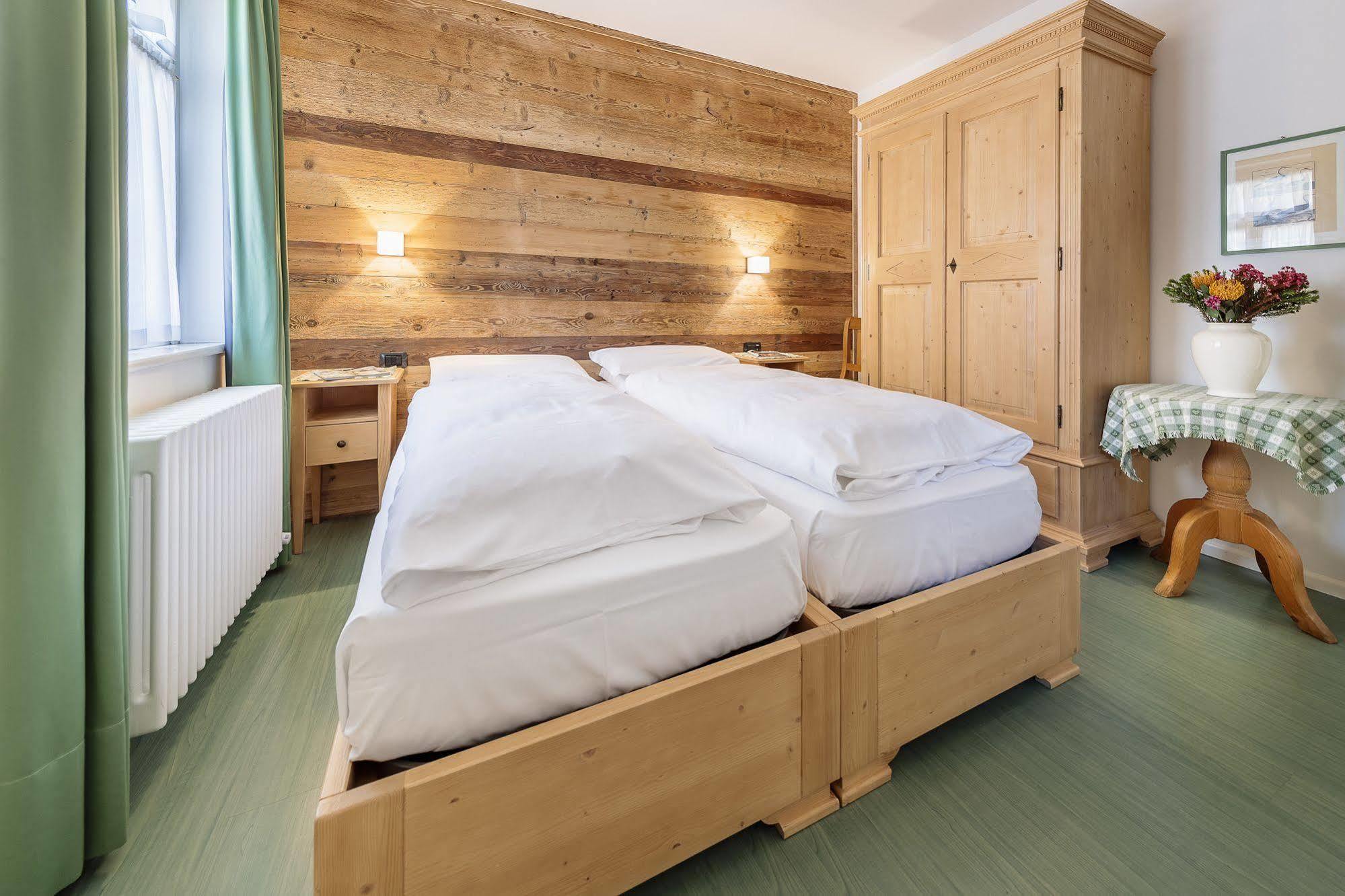 Hotel Oasi Cortina d'Ampezzo Ngoại thất bức ảnh
