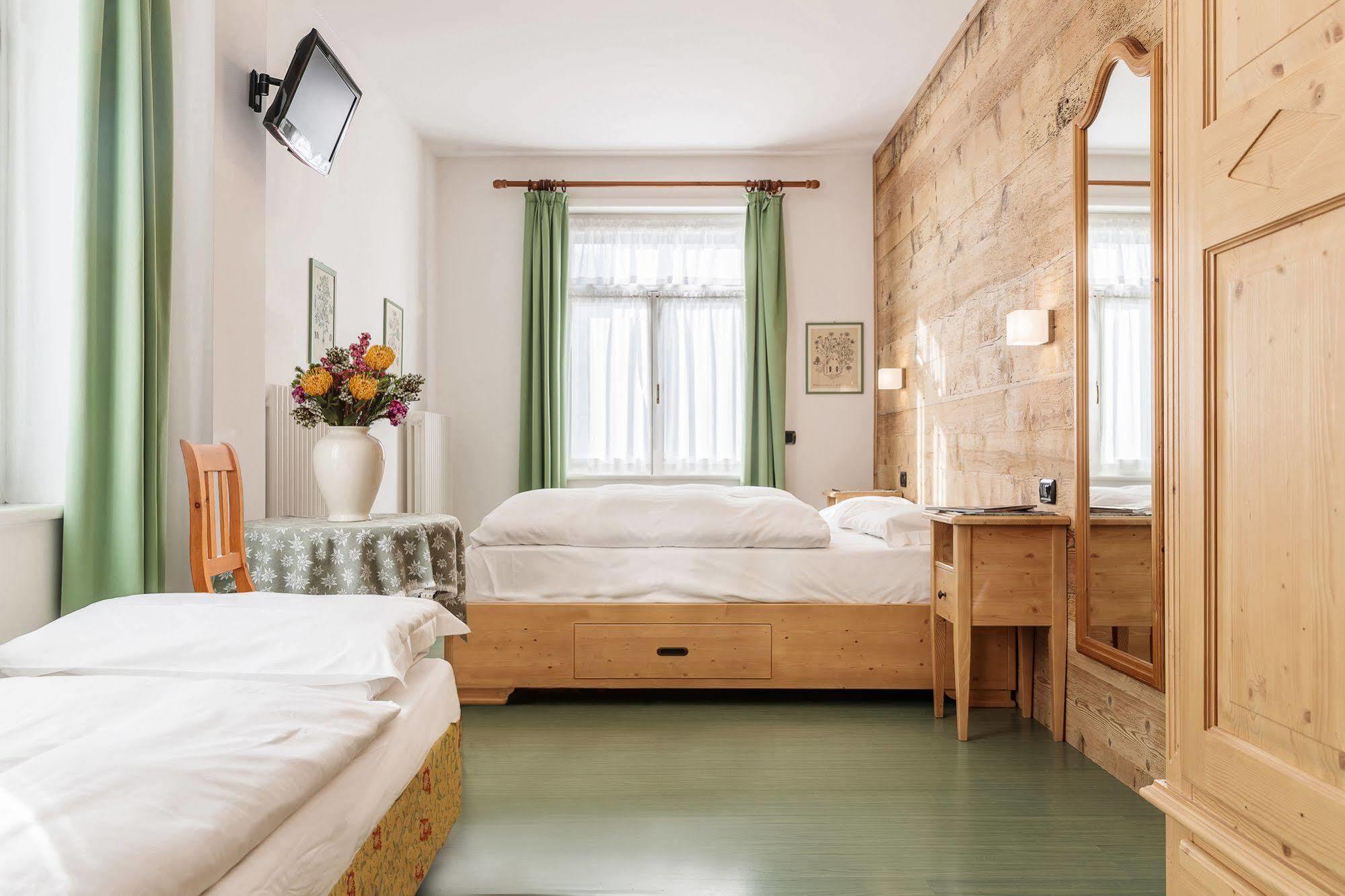 Hotel Oasi Cortina d'Ampezzo Ngoại thất bức ảnh