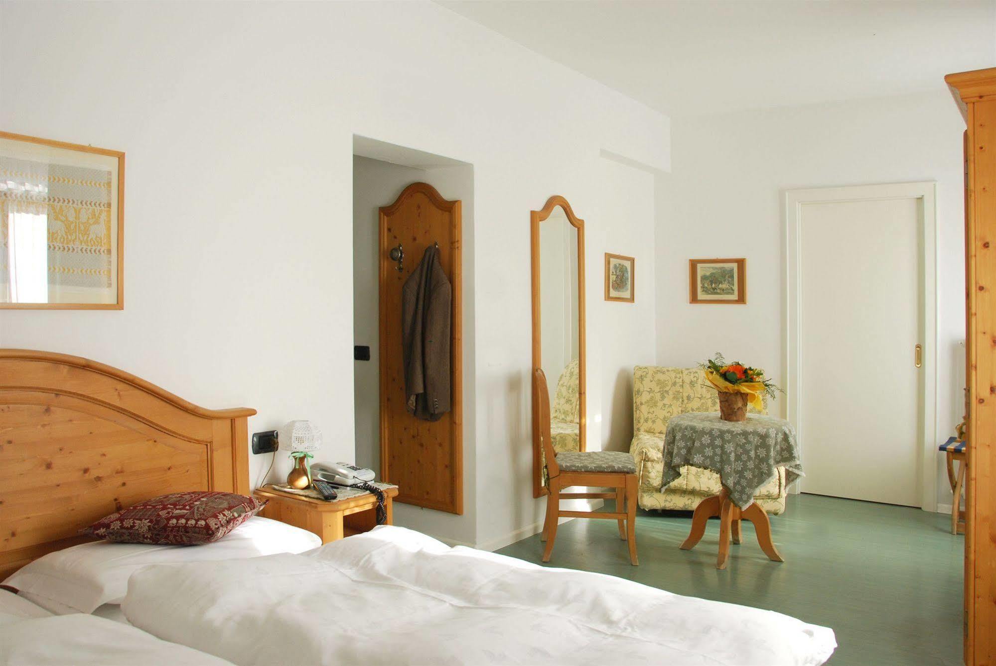 Hotel Oasi Cortina d'Ampezzo Ngoại thất bức ảnh